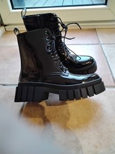 Schwarzer Lack-Plateau-Boot, neu, Gr. 39