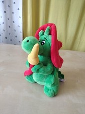 Grisu der kleine Drache Plüschtier Feuerwehrmann mit Schlauch 19 cm Kuscheltier