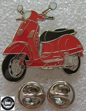 Pin Anstecker Piaggio Vespa GTS rot red Roller Scooter Moto Motorbike Art. 1137