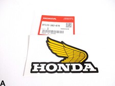 1x Aufkleber Emblem A rechts