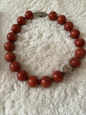 Kette aus Korallenkugeln mit Silberverschluss u einer Kugel aus Silberdraht