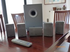 Mercedes Oldtimer unter den Heimkinoanlagen Magnat 5.1 Dolby + JVC RX-E100RSB