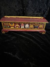 Tibetischer Räucherstäbchenhalter aus Holz mit Aufbewahrung 36 cm