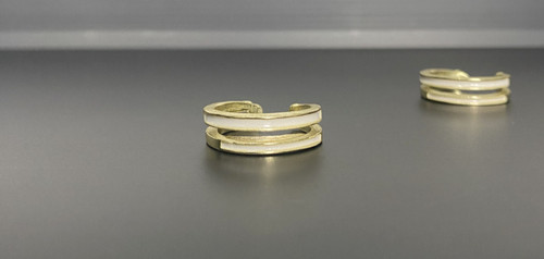 Goldring mit weißem - , opal