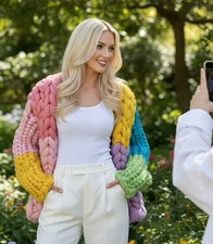 handgestrickte Wollstrickjacke