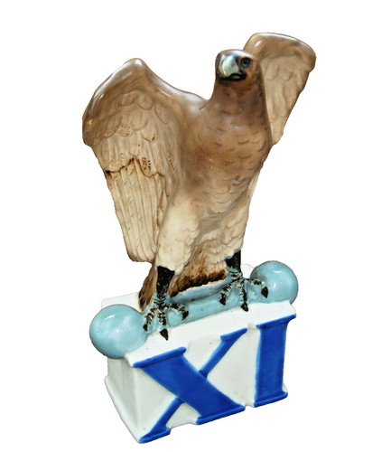 Porzellanfigur adler auf - porzellanfigur,