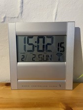 TFA Dostmann 98.1003 Wand Uhr Time Line Max digitale Funkuhr Wanduhr