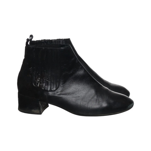 Think chelsea boots - think!,,