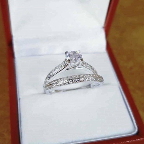 Karat rund solitär - 2,70,