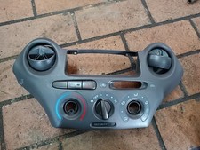 Toyota Yaris P1 Blende Armaturenbrett Luftdüse Mittelkonsole 758268-701D