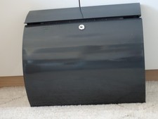 Briefkasten grau mit zwei Schlüsseln