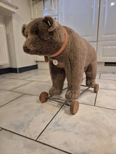 Großer Steiff-Bär auf Rollen
