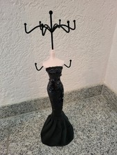 Schmuckpuppe, Kettenhalter