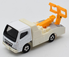 Tomica Mitsubishi Fuso Canter Abschleppwagen weiß. 1:68 Takara Tomy Japan
