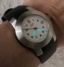 Victorinox Swiss Army Quarzuhr,37mm (ohne Krone)Solide,Edelstahl,gebraucht