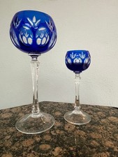 Ein Weinglas mit Likörglas