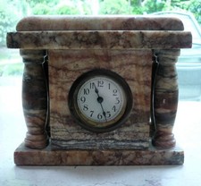 schöne Manteluhr aus Marmor