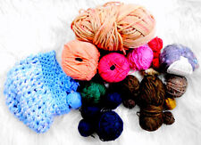 800 g Strickgarn Paket,Restwolle,Wolle, Handarbeit, darunter eine Mütze