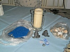 Maritim Glas Windlicht mit Kerze + 2 süße Robben + Muschelhälften + Granulat