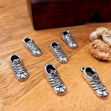 6 Turnschuhe 3 Paar  Charms