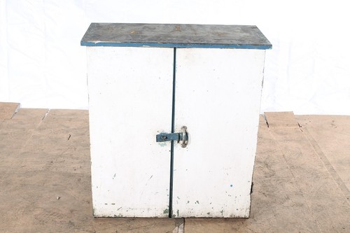 Alter holzschrank werkstatt - alter,
