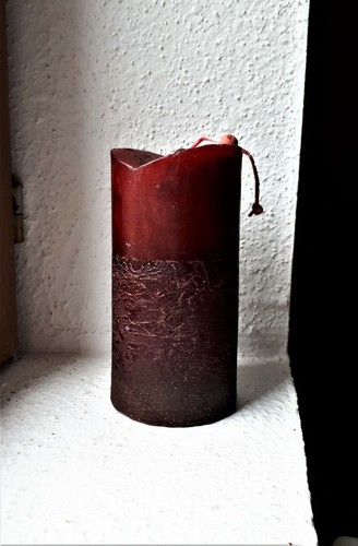 Rustikale runde bordeauxrot