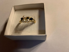 Ring 585/14k Gelbgold mit 3 Saphiren und 3 SWZ-Perlen Gr.18