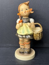 Goebel Hummel Sister 98/0Mint