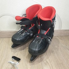 Kinderschlittschuhe mit verstellbarer Größe. Gebrauch, Made in Itali 