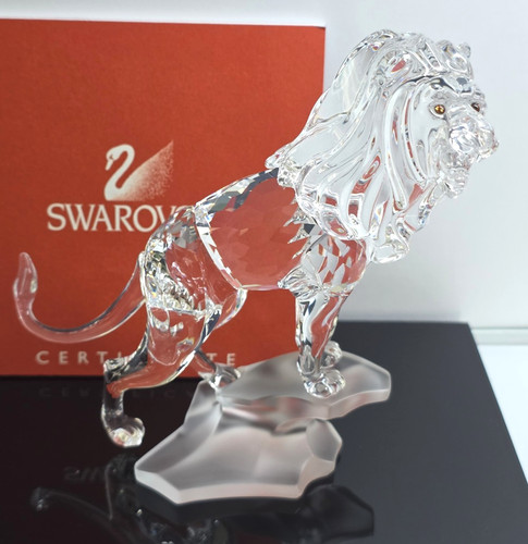 Swarovski löwe auf fels - swarovski,