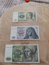 Fünf Zehn und 20 DM Scheine