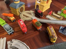 Chuggington Eisenbahn mit Kreis, Loks und Zügen - Großes Set