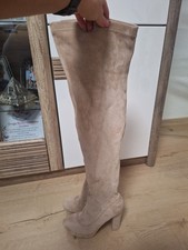 Beige Overknee-Stiefel mit