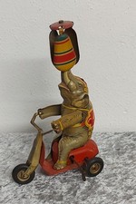 Elefant aus Blech mit Dreirad