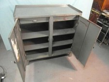 Metallschrank Kommode Werkzeugschrank Industrie Design Eisen Vintage um 1950