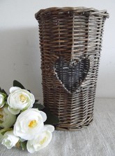 Rattan Korb Windlicht Kerzenlicht Vase Herz Glaseinsatz Landhaus Herbst Licht