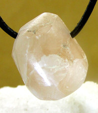 STILBIT     Trommelstein