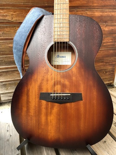 Gitarre gebraucht wie neu - gebraucht,