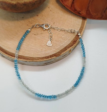 Blaues und weißes Topas