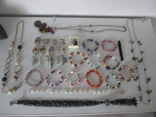 Schmuck aus einem - -,