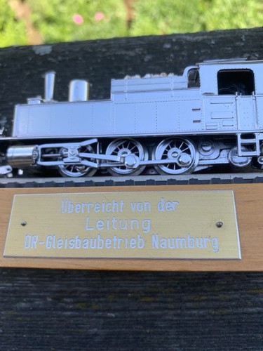 Dampflokmodell auf gleisstück - auf,