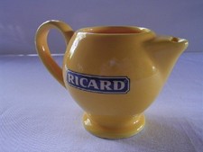 Schöner kleiner gelber Keramikkrug Ricard aus Frankreich