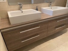 Sehr gut erhaltener Waschtisch mit Unterschrank 180 x 52,5 x 51,5