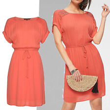 schönes fließendes Kleid