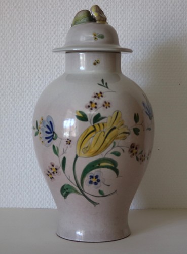 Karlsruher majolika deckelvase - majolika,