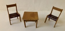 Antiker kleiner Tisch und zwei  Stühle  für die Puppenstube