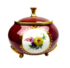 Große Deckeldose auf Füßen