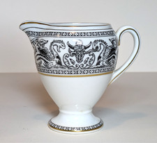 Wedgwood Florentiner schwarz Sahnekännchen