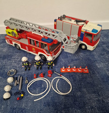 PLAYMOBIL City Action Feuerwehr-Leiterfahrzeug mit Drehleiter und Gerätewagen