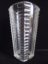 Viereckige Vase gepresst aus